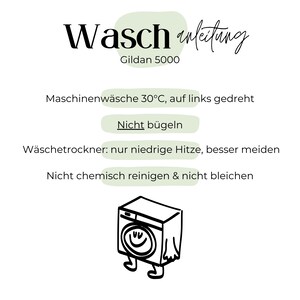 Może przedstawiać: Białe tło z czarnym tekstem i ilustracją pralki z kresk&oacute;wek. Tekst zawiera "Waschanleitung" i instrukcje prania: pranie w pralce w 30&deg;C, nie prasować, suszyć w suszarce w niskiej temperaturze, nie czyścić chemicznie ani wybielać.