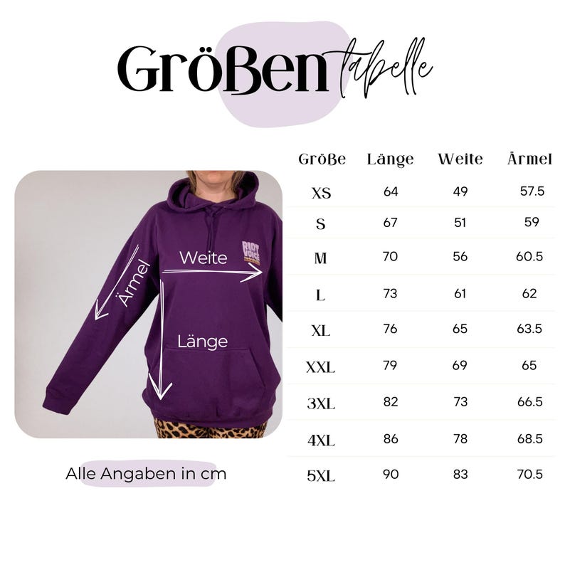 Pode incluir: Uma tabela de tamanhos em alem&atilde;o, "Gr&ouml;&szlig;en Tabelle", com medidas em cent&iacute;metros para um moletom roxo com capuz. A tabela lista os tamanhos XS a 5XL, com os comprimentos, larguras e medidas das mangas correspondentes. O moletom tem um bolso frontal e um pequeno logotipo.