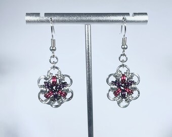 Pendientes de malla de cadena 12 en 2 en color granate