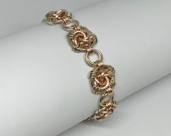 Pulsera de malla tejida con espirales de rosa y plata