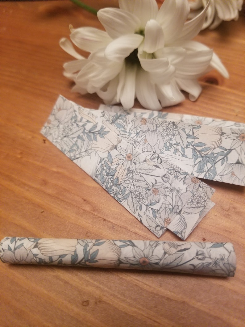 Small Rolling Papers Flowers Etsy