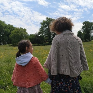 Rising Shawl, two-needle pattern, downloadable knitting shawl instructions in Spanish and English