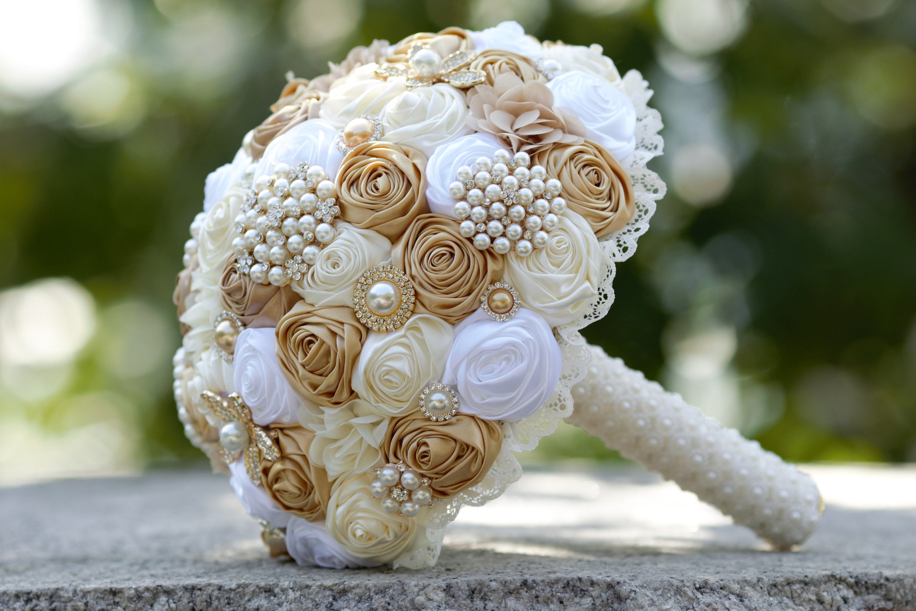 Ivory & Pearls Jeweled Brooch Bouquet, Bridal Bouquet - Etsy Canada