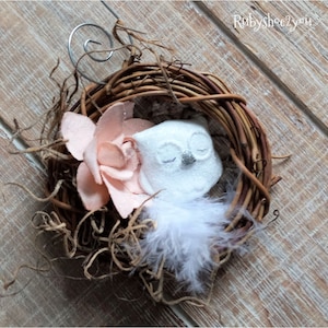 É uma menina! Novo enfeite de coruja bebê. Personalize isto! Coruja da neve. Coruja Branca. Enfeite de natal. Novo presente para bebê. Presente Topper.