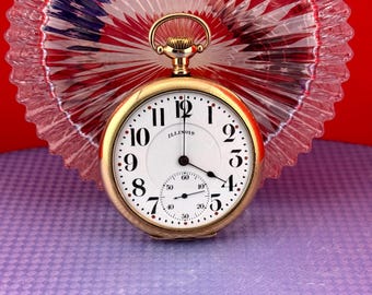1917 Illinois Bunn  19 Jewels Model 9  Hinged Half Hunter Star Case