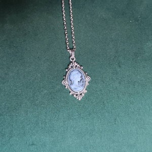 Collier style victorien avec petit camée image 3