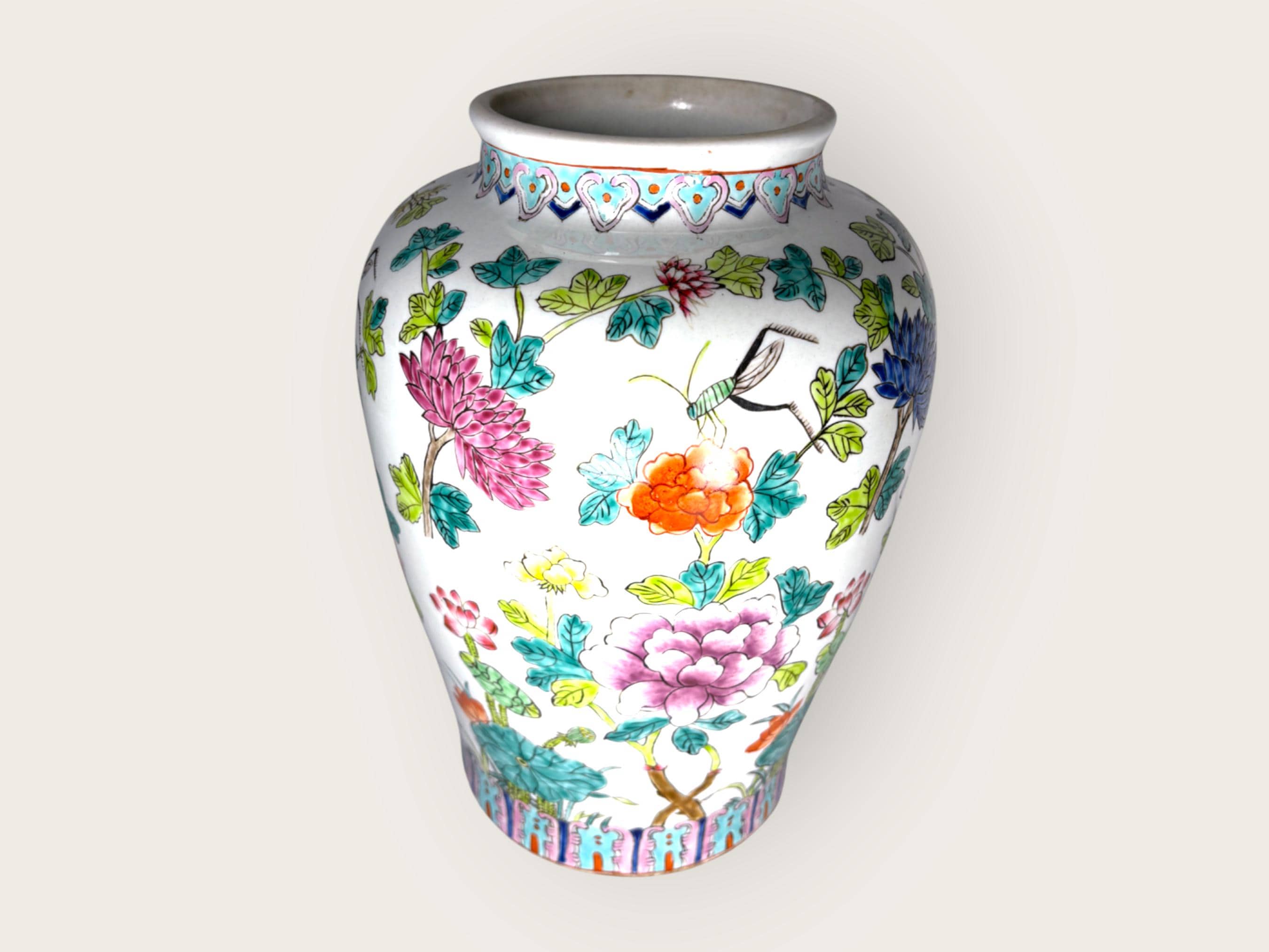 Vase Ancien Chinois En Porcelaine 'Famille Rose' - XIXème Siècle - Chine