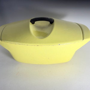 Vintage cast iron casserole Le Creuset Raymond Loewy France 1958