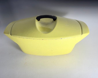 Vintage cast iron casserole Le Creuset Raymond Loewy France 1958