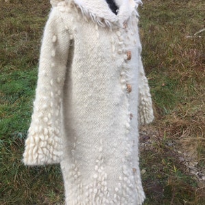 Cappotto bianco/cappotto invernale/cappotto di lana biologica/cappotto da donna/maglione di lana/giacca bianca morbida/artigianato ucraino/cappotto tessuto/abbigliamento in feltro