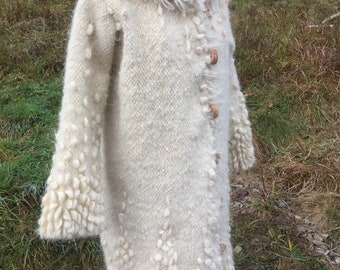 Cappotto bianco/cappotto invernale/cappotto di lana biologica/cappotto da donna/maglione di lana/giacca bianca morbida/artigianato ucraino/cappotto tessuto/abbigliamento in feltro