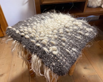 Almofada de cadeira de lã feita à mão: Almofada cinza tecida (43 cm)