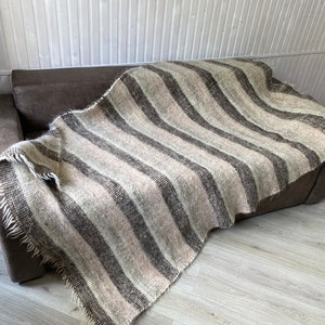 Handgeweven wollen deken/Queensize deken/Oekraïense handgeweven deken/Gestreepte beige deken/Natuurlijke milieuvriendelijke quilt/Gemaakt door Oekraïne/Hoes