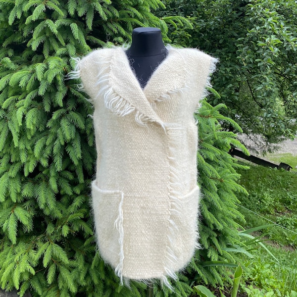 Gilet en laine ivoire fabriqué en Ukraine/gilet blanc/tissage traditionnel ukrainien/Gilet en laine feutrée chaude/Gilet en laine magique/Gilet celtique