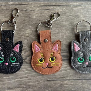 Llavero de gato bordado: etiqueta de bolso de piel sintética con cierre de mosquetón