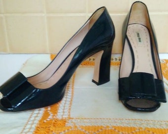 PRADA Sleek Black Pumps- Size 35 - Etsy