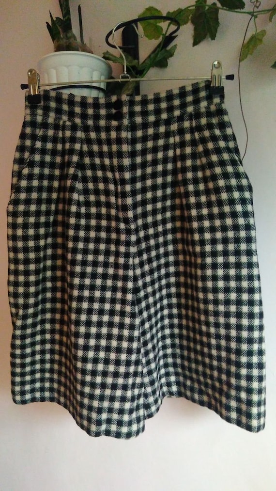 Laurel by Escada vintage wool shorts, size XS