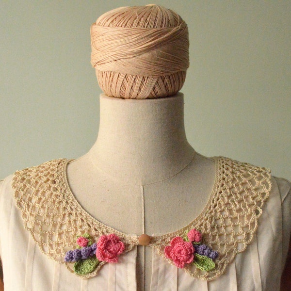 PRE - ORDER - BOUQUET collar in lisle yarn.Worked entirely by hand, crocheted.With Italian yarn, cream powder color, with crochet flowers
