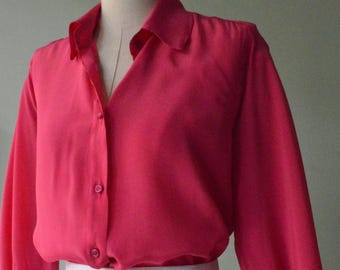 FUXIA colored blouse in pure silk crepe. Small classic Italian collar, masculine cut. Italian fabric