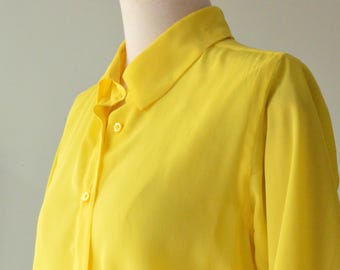 LEMON YELLOW  colored blouse in pure silk crepe. Small classic Italian collar, masculine cut. Italian fabric