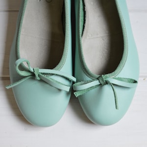 Light green suede ballerinas. Elegant and handmade women shoes. Made in Italy with natural materials. Flat blush dancer