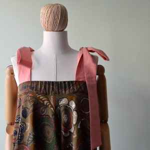 MANGROVIA maxi dress in printed linen. Square neckline with contrasting pink straps. Full dress, elegant summer dress, vegetal design