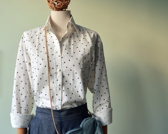 MULTICHEART shirt in cotton. Wonderful made in Italy garment. Fresh but not transparent fabric. Classic cut shirt, under jacket