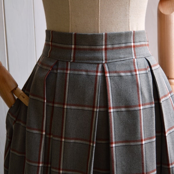 Jupe femme. Jupe plissée grise pour femme en tartan gris et rouille. Jupe élégante, jupe maxi, jupe tartan, tissu italien