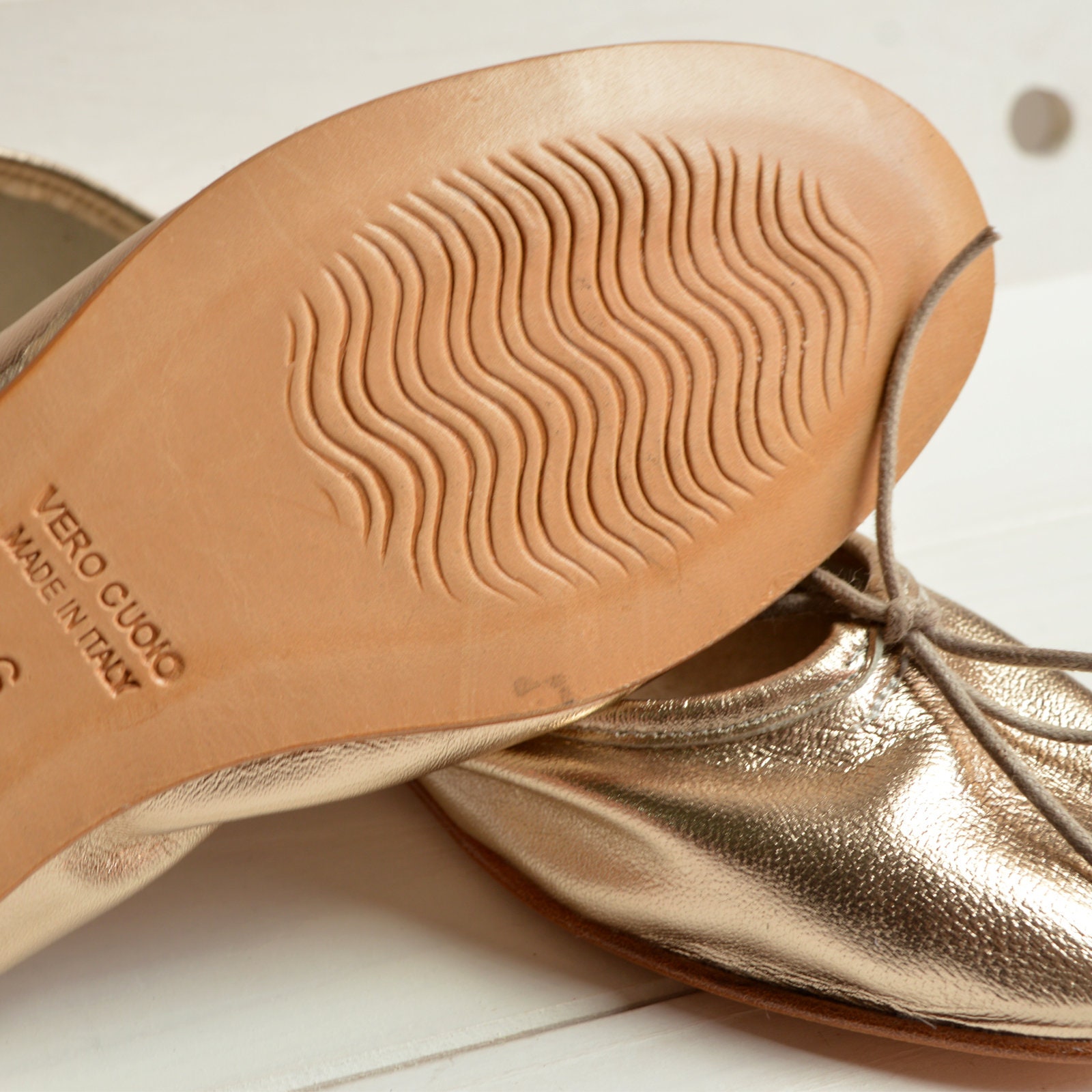 Gold ballet deals pumps leather