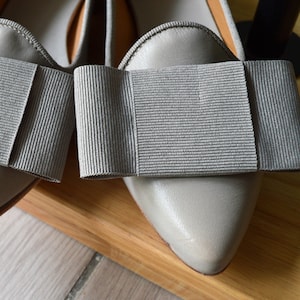 Light GRAY leather ballerinas. Elegant and handmade women shoes. Made in Italy with natural materials. Flat blush dancer