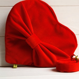 Valentine&#39;s day, gift for her. Red velvet bag. Cotton velvet women&#39;s bag. Heart clutch bag. Elegant handbag. Red velvet handbag with bow.