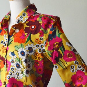 FLORA shirt in matt SILK and viscose satin. Blouse, shirt in floral pattern, soft masculine collar. Cuff with button.