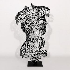 Große metallische Spitzenskulptur, zeitgenössische Metallkunst, schwarzes und silbernes Finish, modernes Dekor, Statement-Stück für Zuhause oder Büro Bild 6