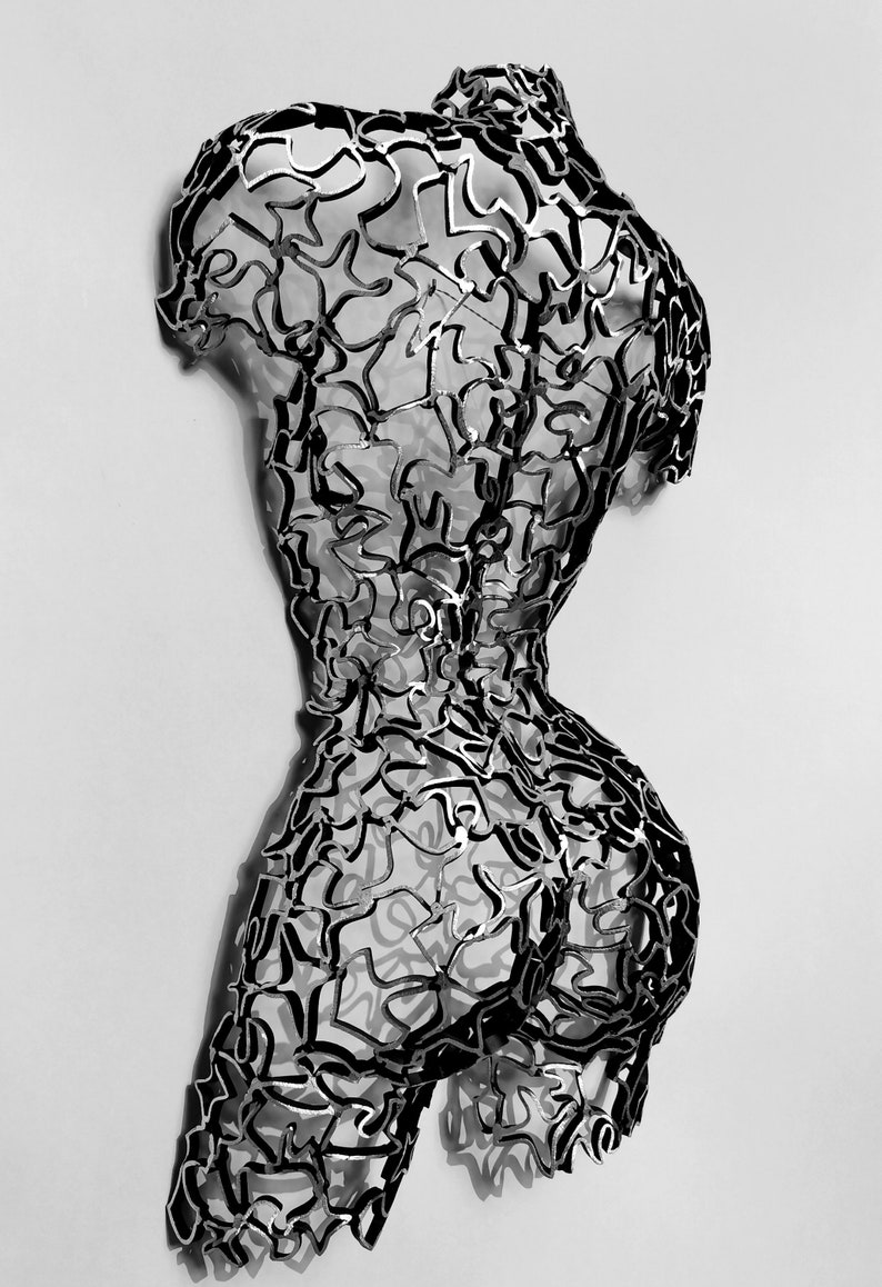 Sculpture artisanale unique : torse humain abstrait, oeuvre d'art en métal poli pour intérieurs modernes, pièce de décoration intérieure exclusive image 5