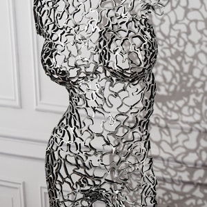 Marta Silhouette der Harmonie: Handgefertigte stehende Torso-Skulptur aus Spitzenmetall Bild 7