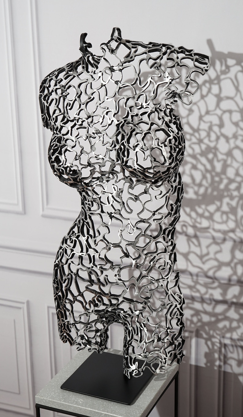 Marta Silhouette of Harmony : sculpture artisanale de torse en métal sur pied en dentelle image 7