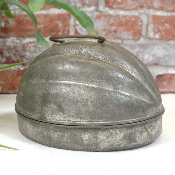 alte Eisbombe, Eisform, Metall-Form, Kuchenform, Puddingform - Weissblech - shabby chic