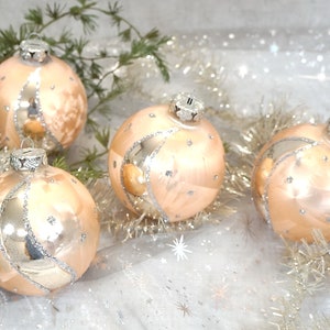 4 grandi palline vecchie dell&#39;albero di Natale, palline di Natale - decorazioni natalizie - rosa-argento