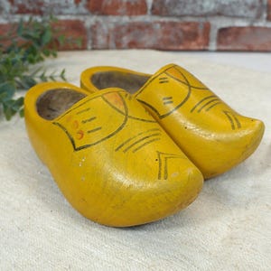 holländische Kinder-Holzschuhe, Clogs, Klompen - mit Bemalung - Wanddeko, Gartendeko