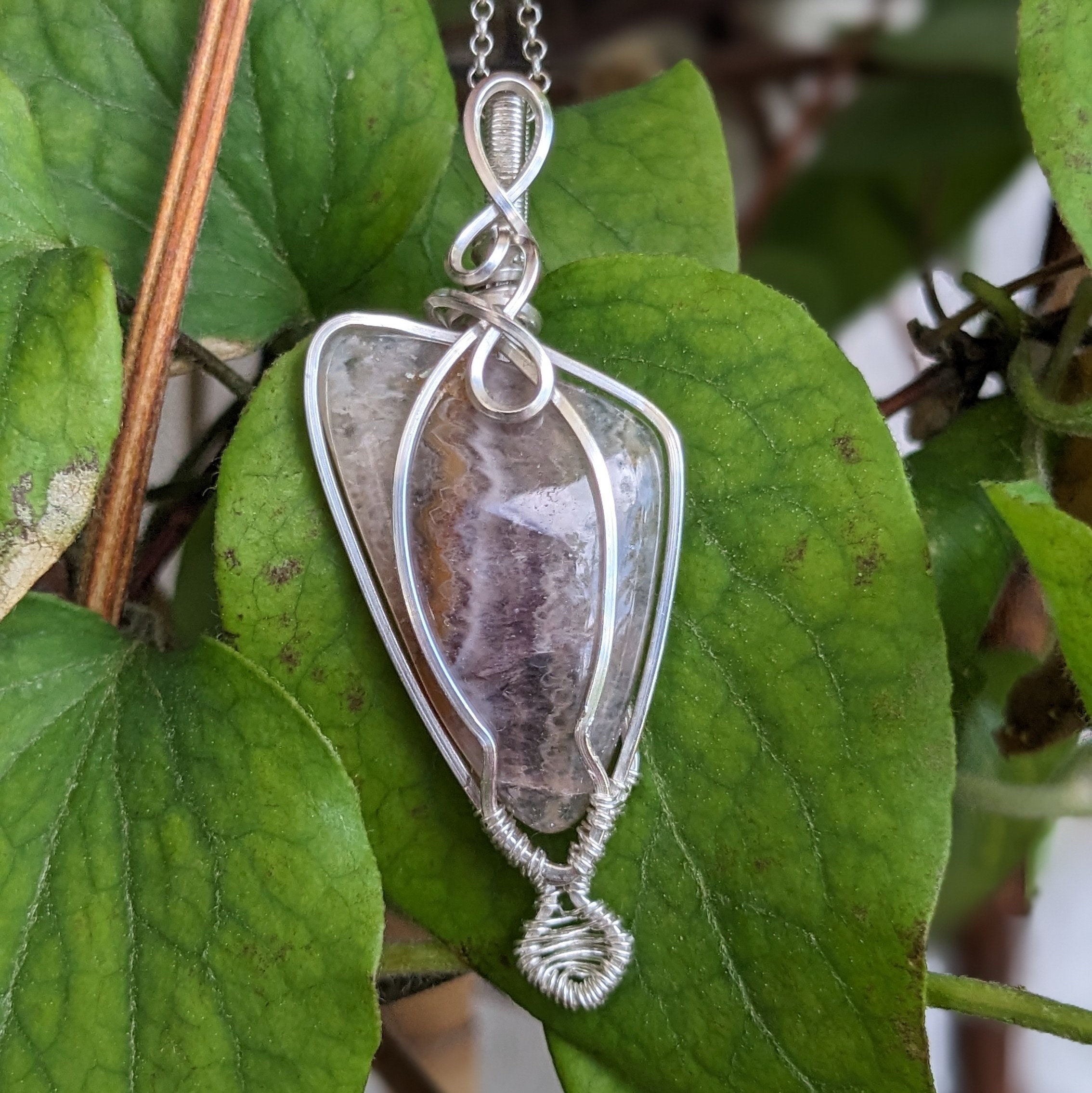 Collier En Agate Brute Naturelle - 76.13 Ct - Provenance France, Vichy - Neuf Avec étiquettes