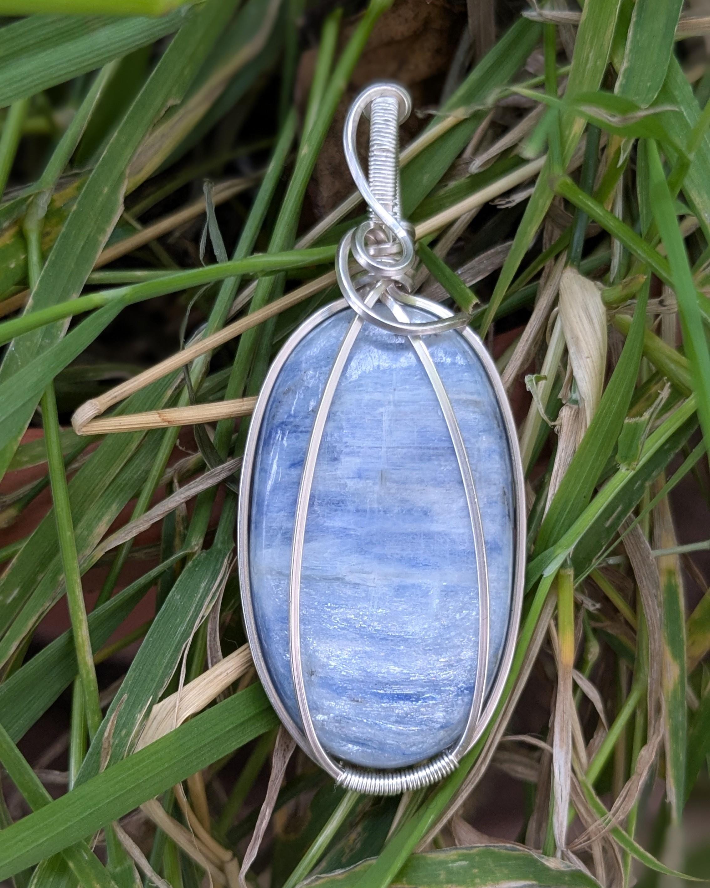 Colgante De Cianita Brasileña En Plata De Ley 925 - Piedra Azul Iridiscente 10 Mm, Cadena De 50 Cm, Regalo Elegante