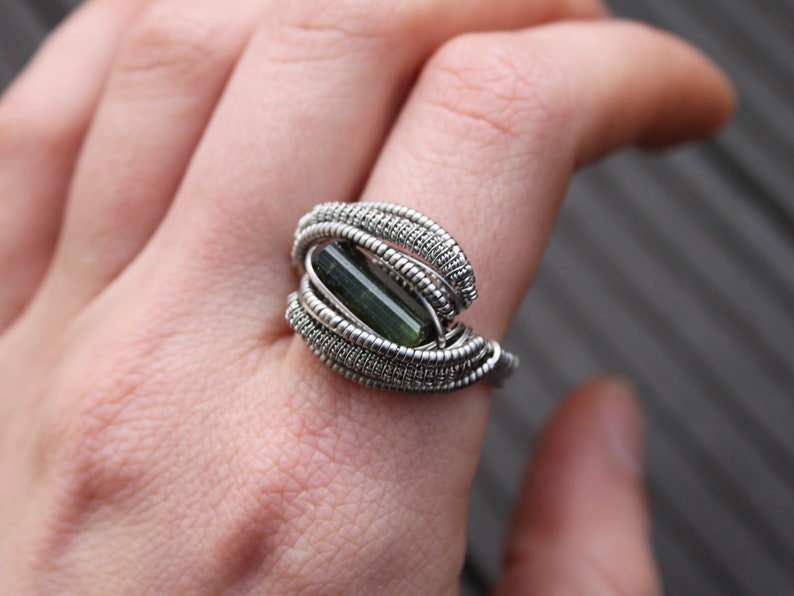 Raw Green Tourmaline Tourmaline Ring Wire Wrapped Ring Celtic Ring Size 7,5-8 US 56-57 FR Elven Ring Stainless Steel Ring