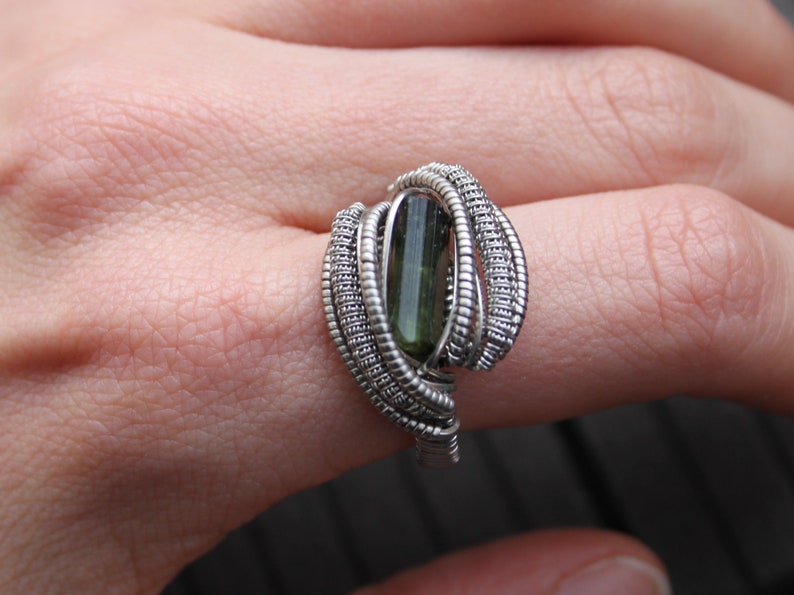 Raw Green Tourmaline Tourmaline Ring Wire Wrapped Ring Celtic Ring Size 7,5-8 US 56-57 FR Elven Ring Stainless Steel Ring