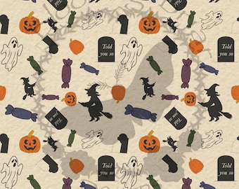 Può includere: Motivo ripetuto con illustrazioni a tema Halloween. Il design include zucche arancioni, sagome di streghe, fantasmi, lapidi e caramelle incartate in vari colori. Il testo "Told you so" appare su piccole bandiere.