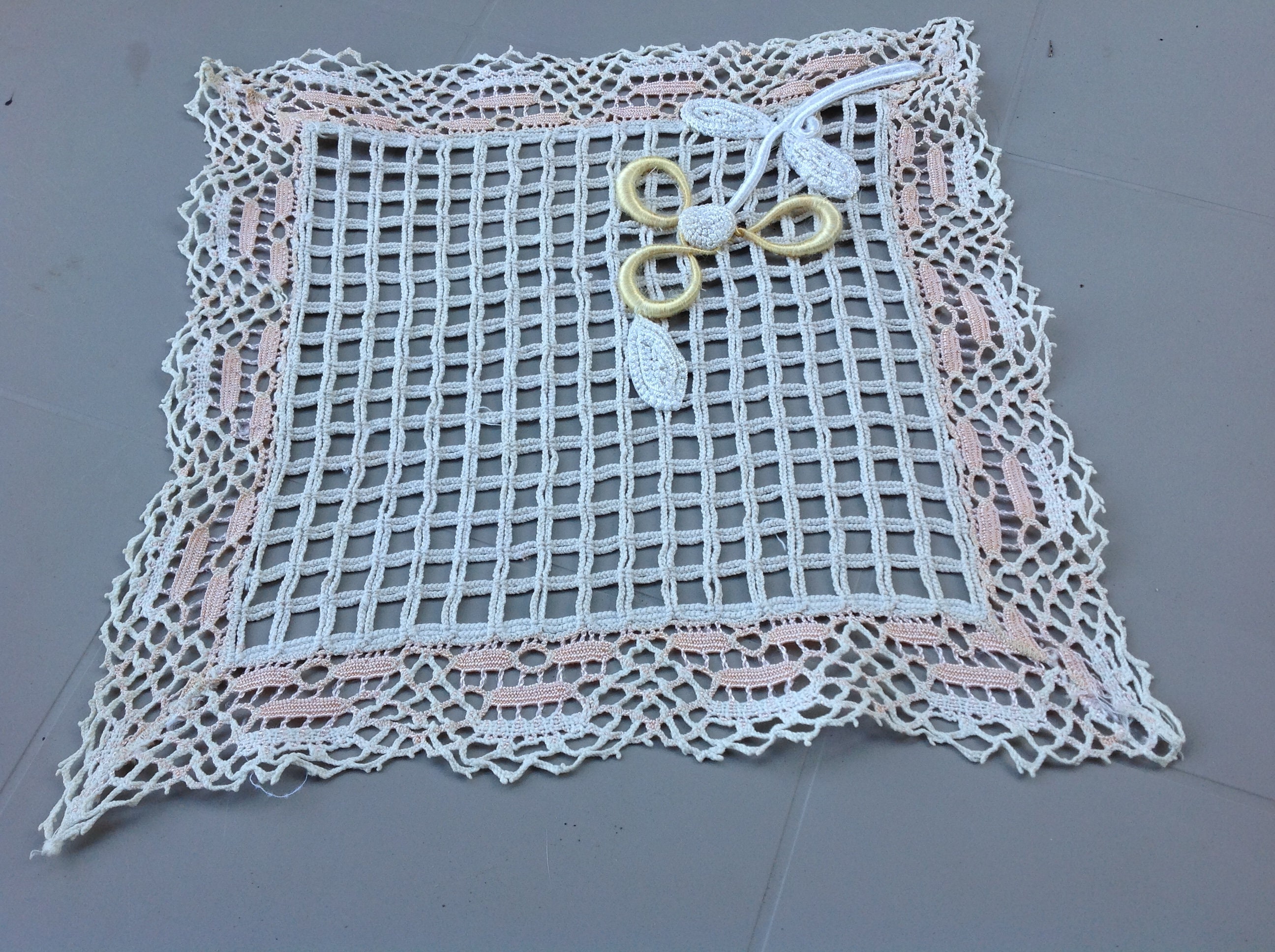 Napperon Brodé Ancien