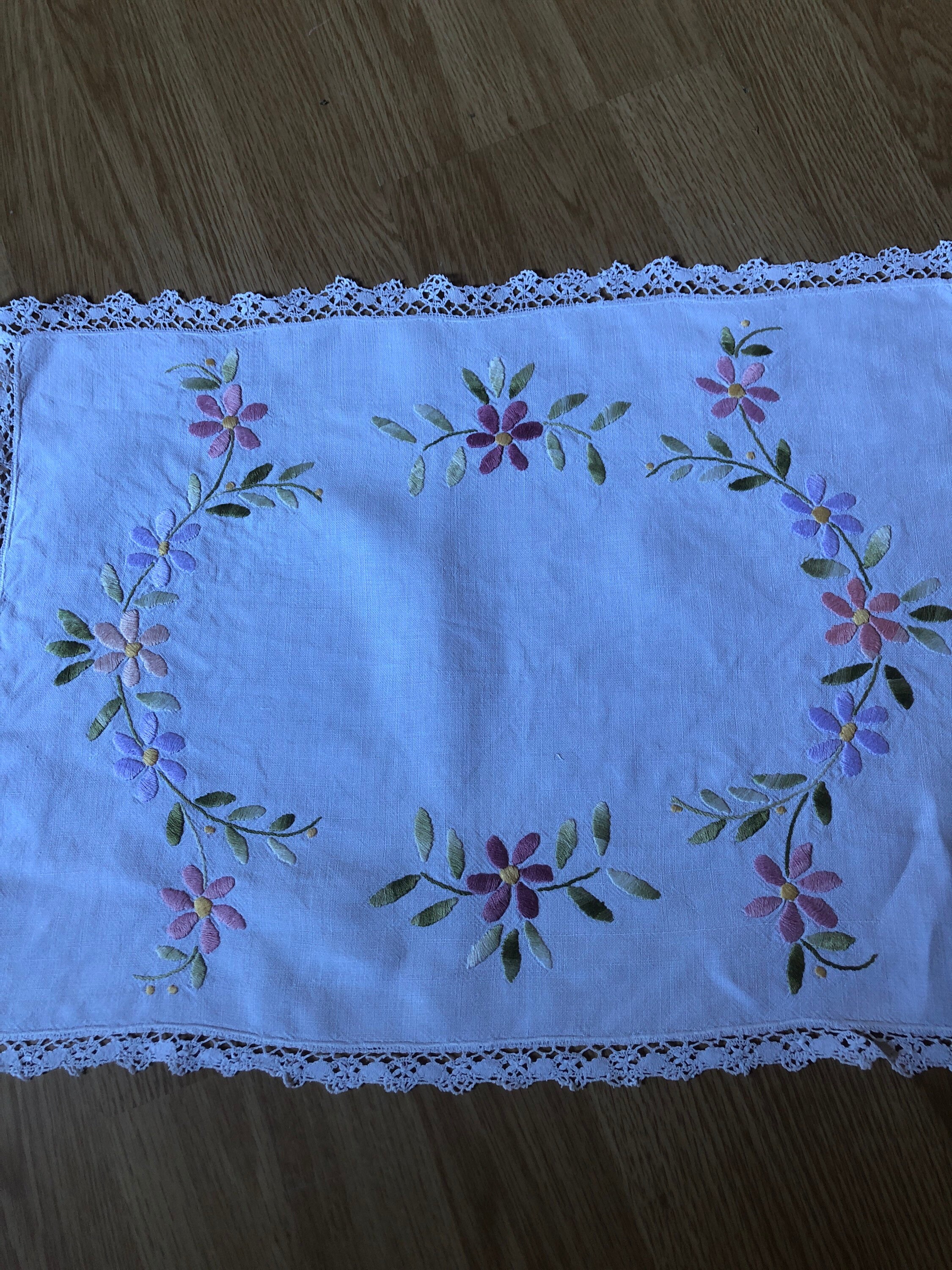 Napperon Fleuri Brodé