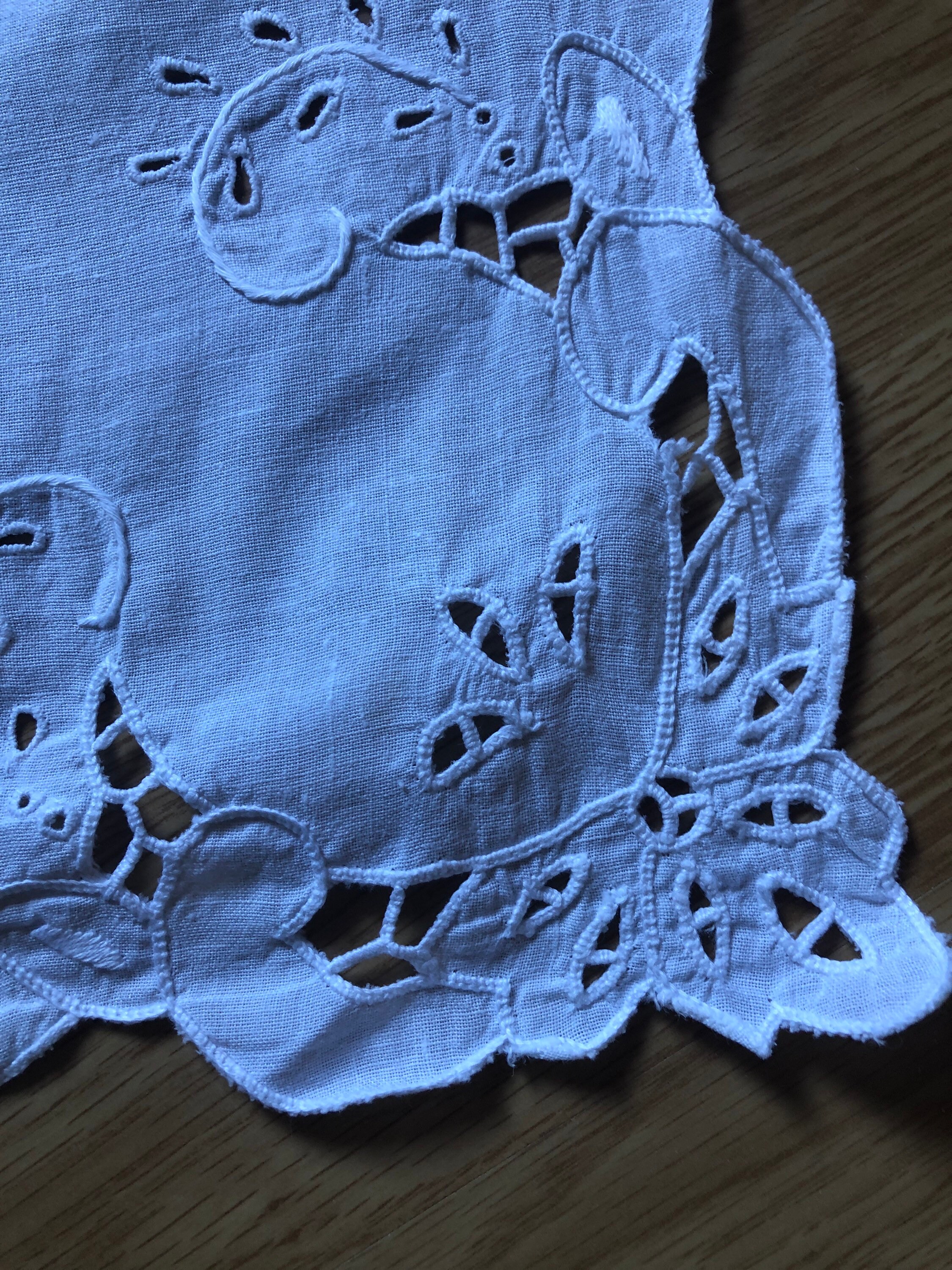 Napperon Brodé Ancien