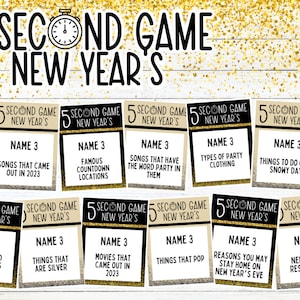 Puede incluir: Un conjunto de 12 tarjetas imprimibles para un juego de fiesta de Nochevieja. Cada tarjeta tiene un diseño en negro y dorado con el texto "5 Second Game New Year's" y un desafío diferente para que los jugadores completen en 5 segundos.