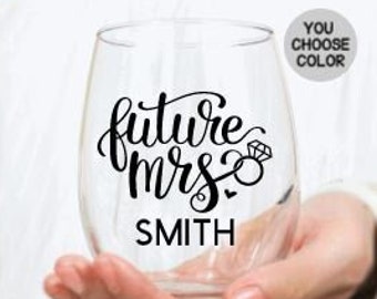 Engagement Gift for Bride, Future Mrs Wine Glass, Engagement Gift for Bride to Be, Personalized Engagement Gift, Engagement Gift for Friend