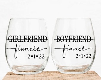 Engagement Gifts, Engagement Gifts for Couple, Personalized Engagement Gifts, Engagement Gifts for her, Engagement Wine Glass, Beer Glass